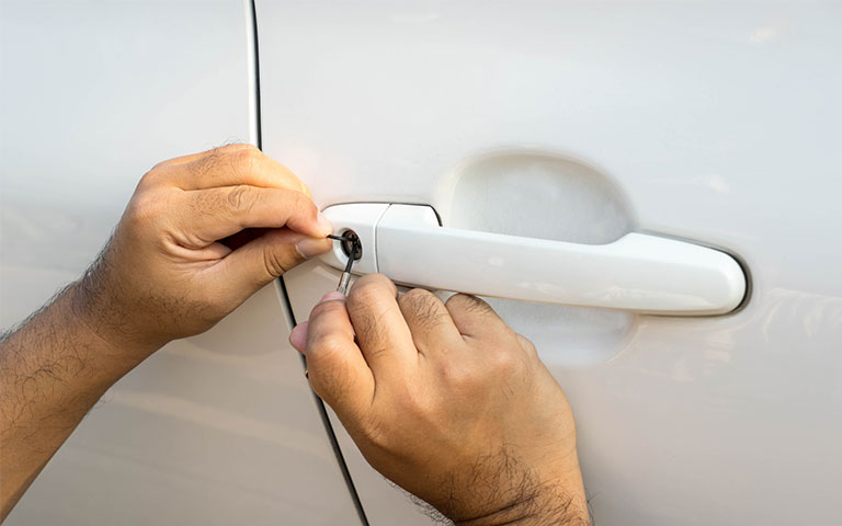 Green locksmith provides emergency car locksmith services in Daytona Beach & Ormond Beach, FL